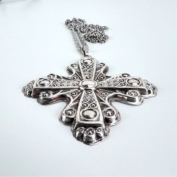 1972 Reed & Barton Sterling Silver Christmas Cross - Picture 5 of 15